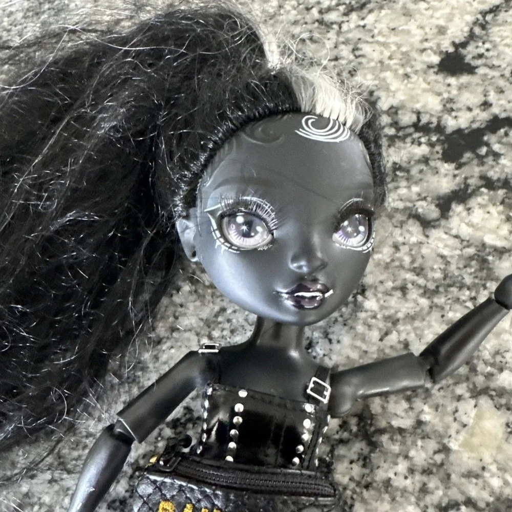 RAINBOW HIGH SHADOW HIGH SHANELLE ONYX 10 3/4